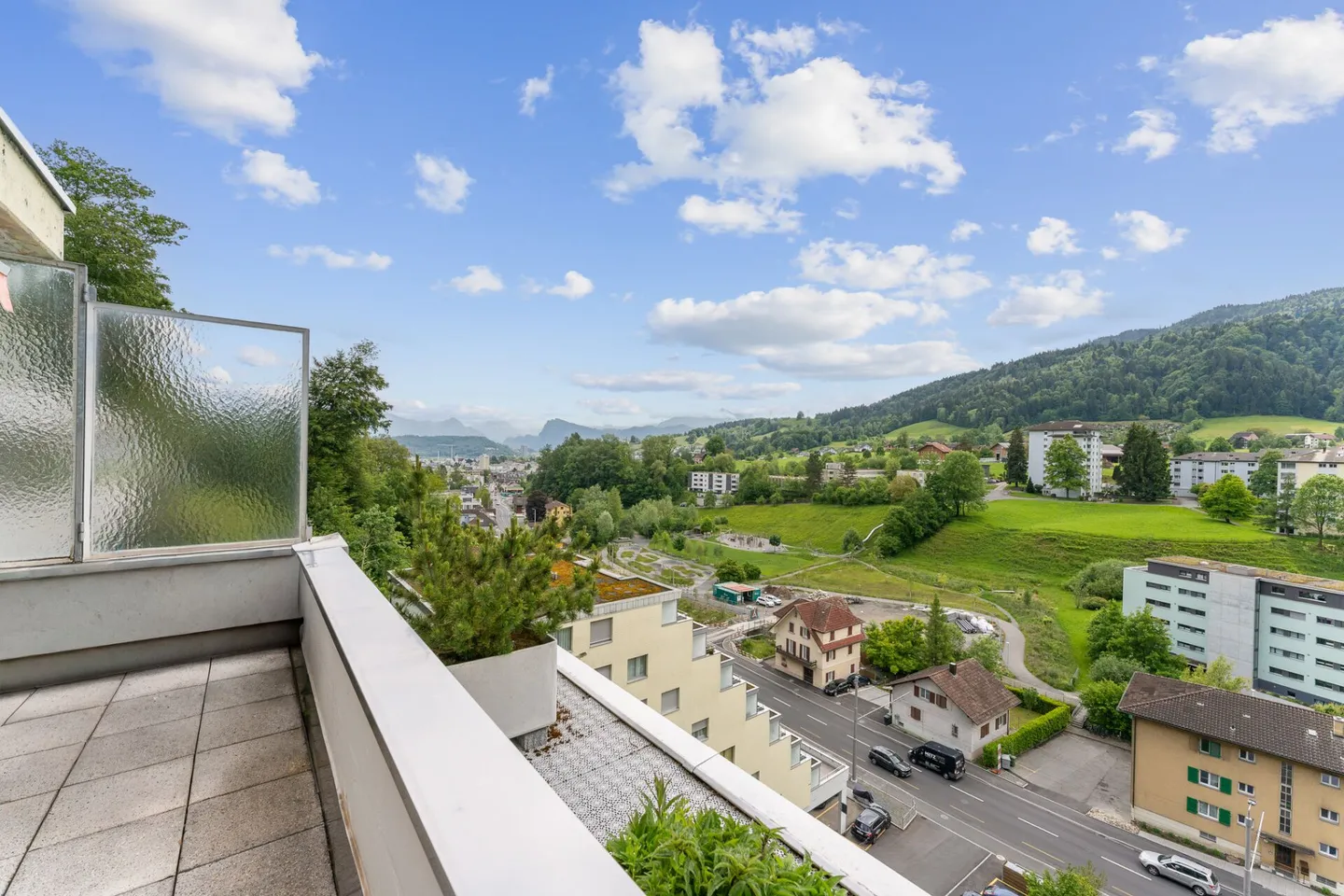 Appartement 3.5 pièces fraîchement rénové avec belle terrasse et vue imprenable à Kriens - Photo 7 sur 12