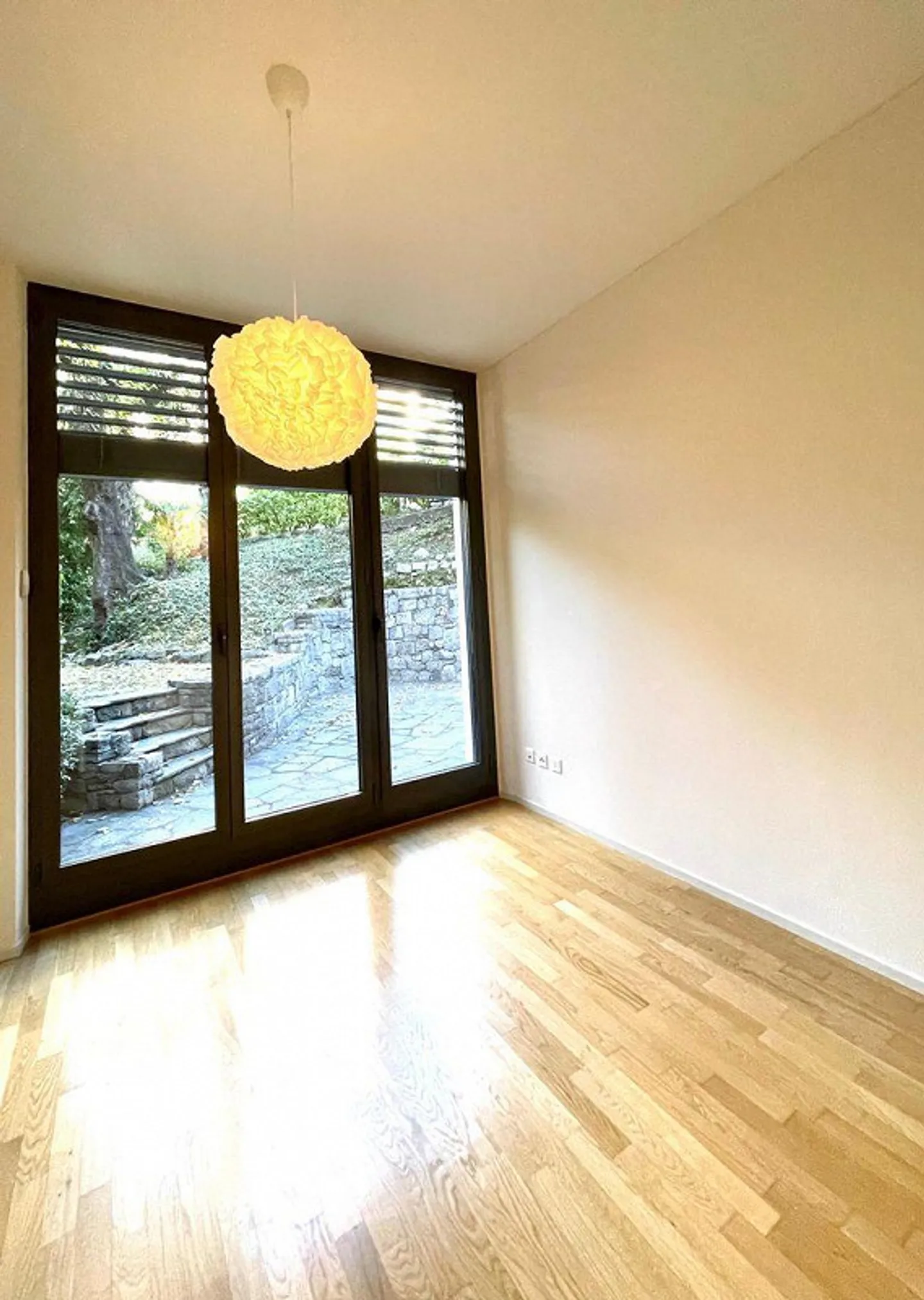 Elegant Apartment with Lake View - Photo 5 of 7