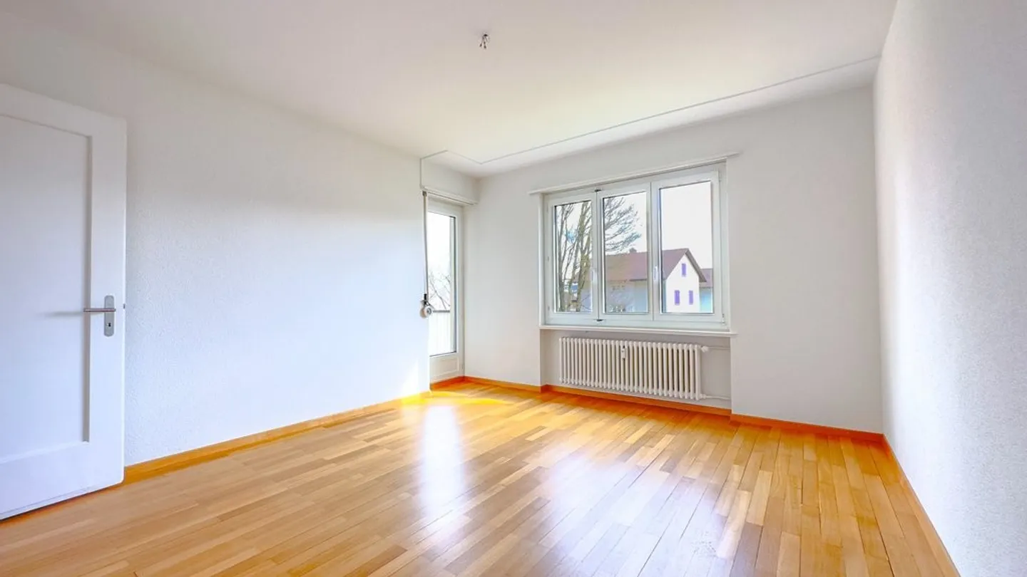 Appartement spacieux de 2,5 pièces dans un endroit calme - Photo 4 sur 8