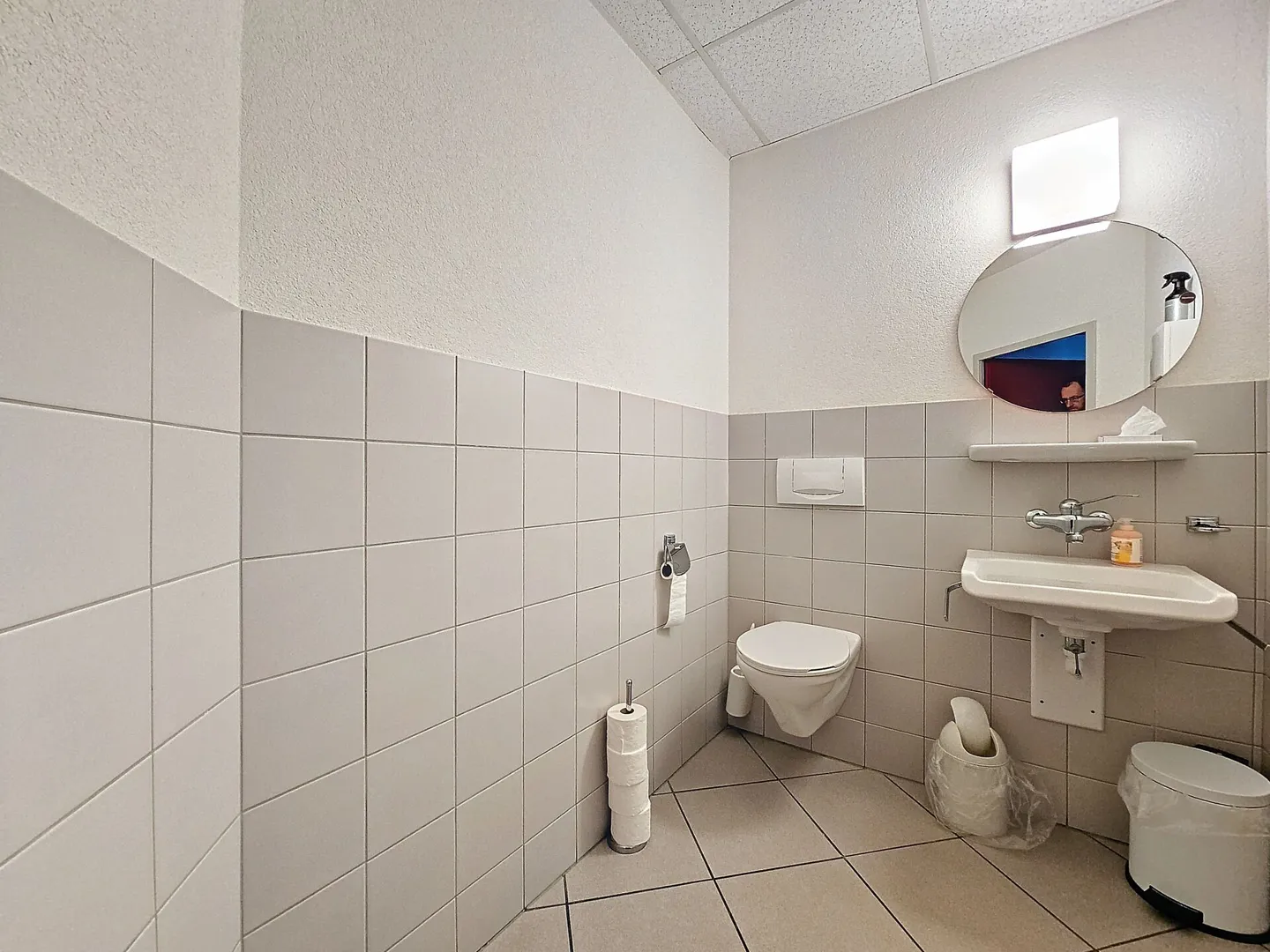 Equipped and modular offices as desired - Photo 10 of 16