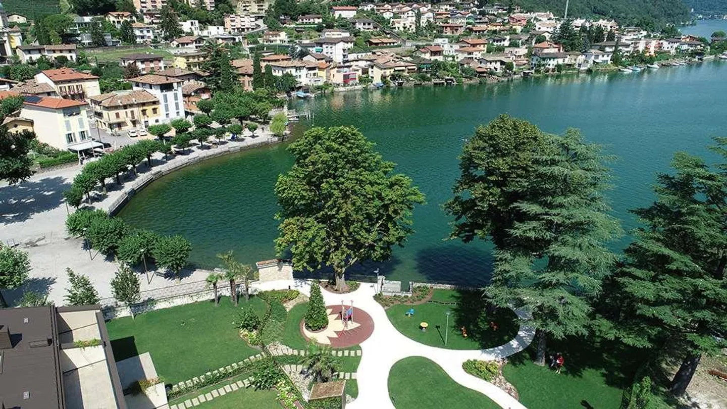 RIVA SAN VITALE: LUXURIOUS 3.5 ROOMS BY THE LAKE FURNISHED - Photo 2 of 10