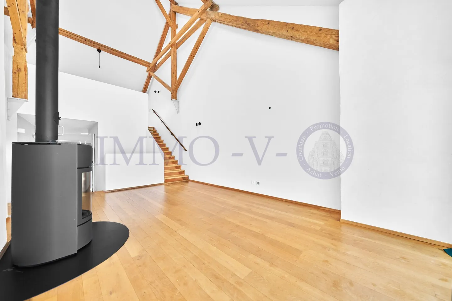 SPACIOUS RENOVATED DUPLEX WITH CHARACTER - Photo 2 of 9