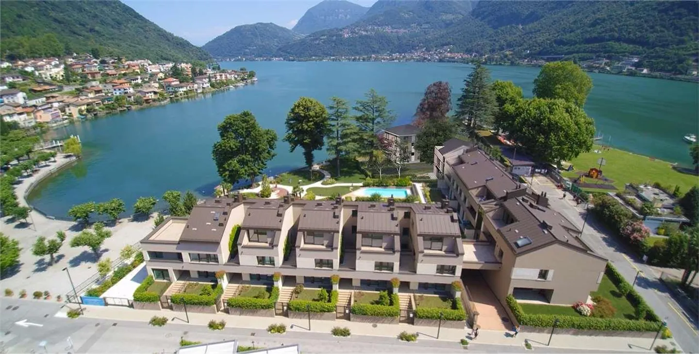 RIVA SAN VITALE: LUXURIOUS 3.5 ROOMS BY THE LAKE FURNISHED - Photo 3 of 10