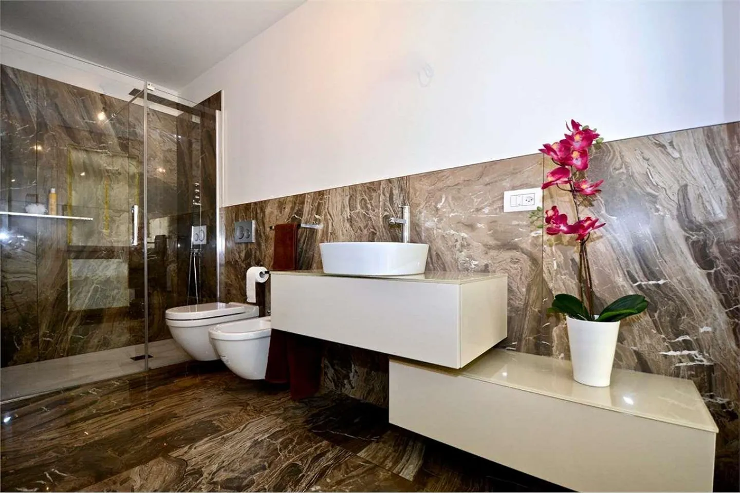 RIVA SAN VITALE: LUXURIOUS 3.5 ROOMS BY THE LAKE FURNISHED - Photo 7 of 10