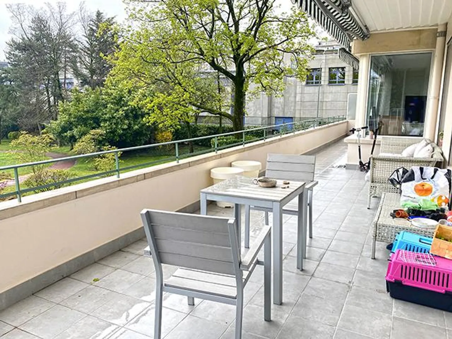 Superbe appartement au bord du lac - Photo 3 sur 6
