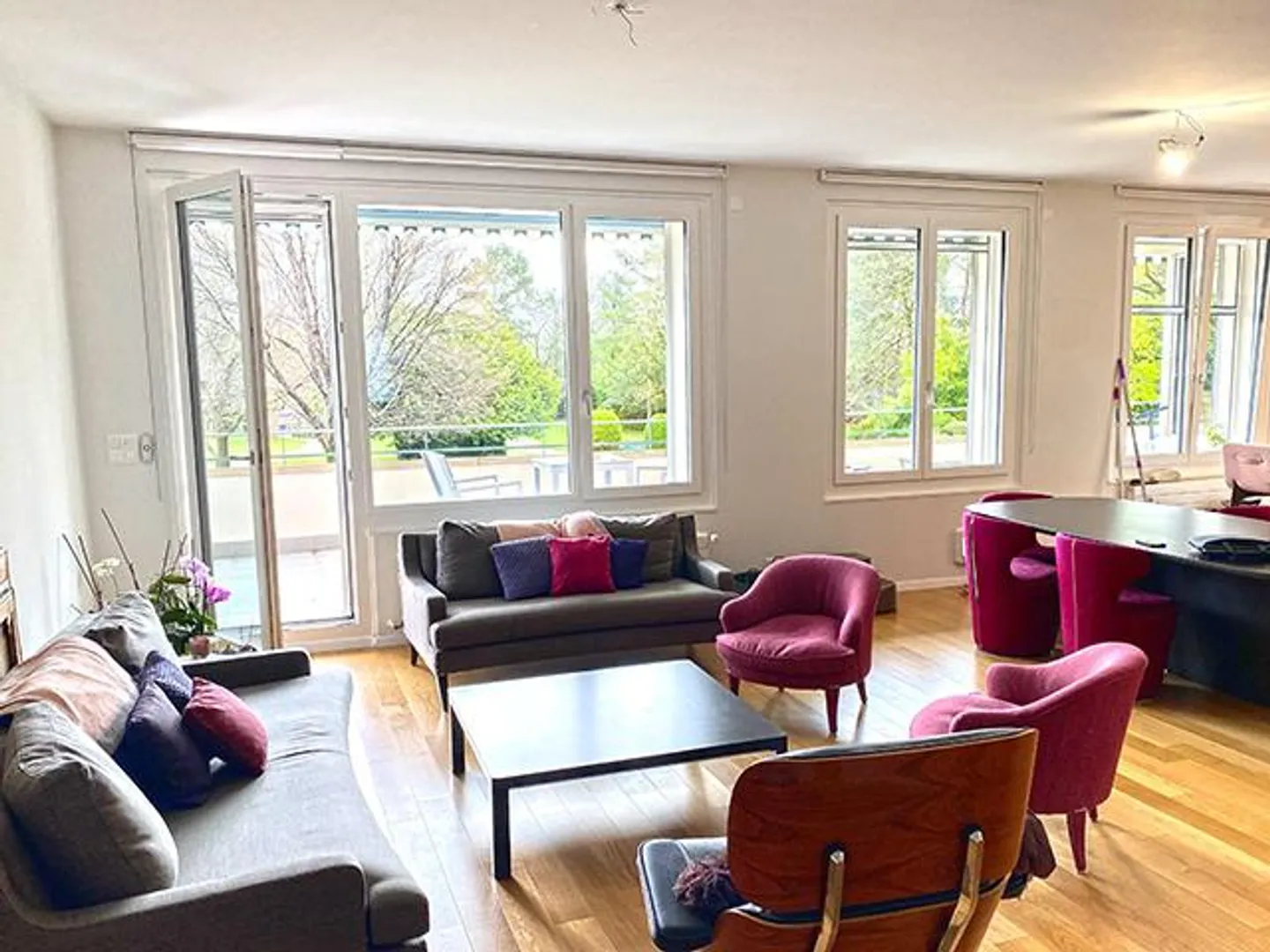 Superbe appartement au bord du lac - Photo 2 sur 6