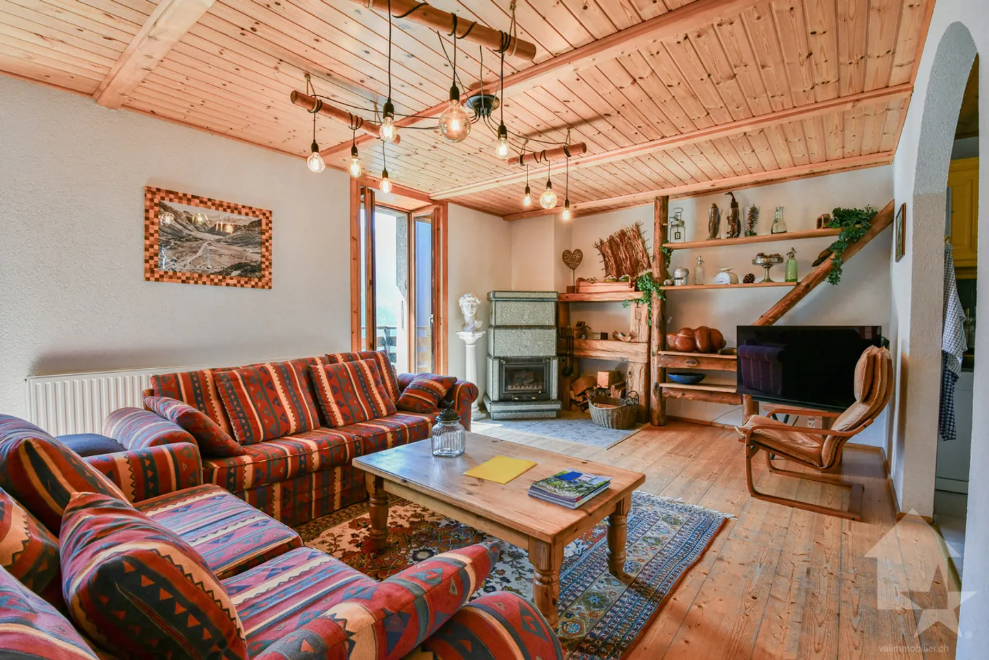 Rare on the market: a charming triplex in the heart of the Alps. - Photo 2 of 12