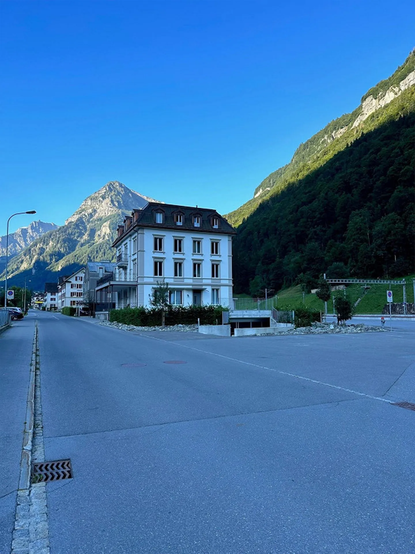 Modernes Wohnen inmitten der Glarner Bergwelt - Foto 2 di 9