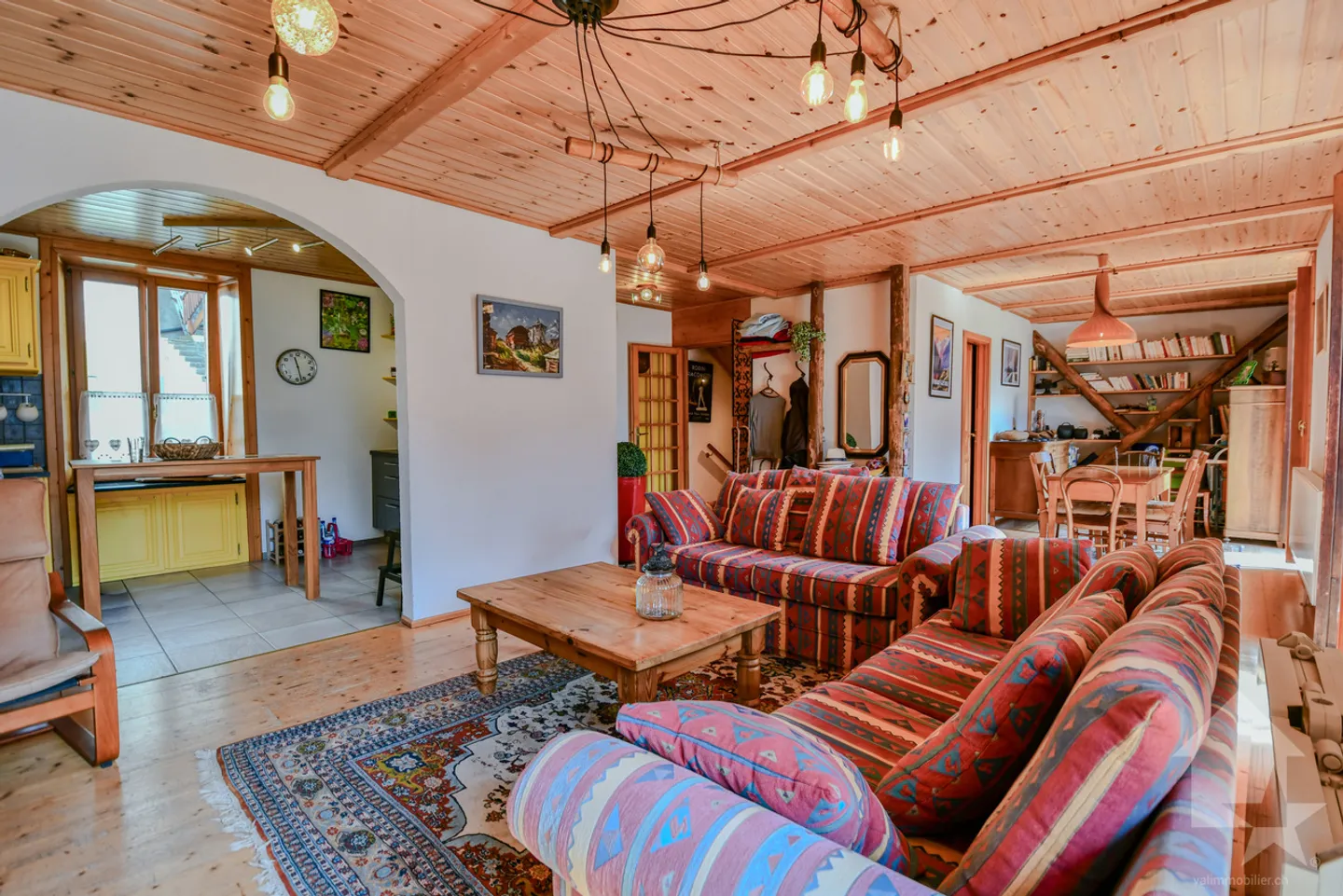 Rare on the market: a charming triplex in the heart of the Alps. - Photo 3 of 12