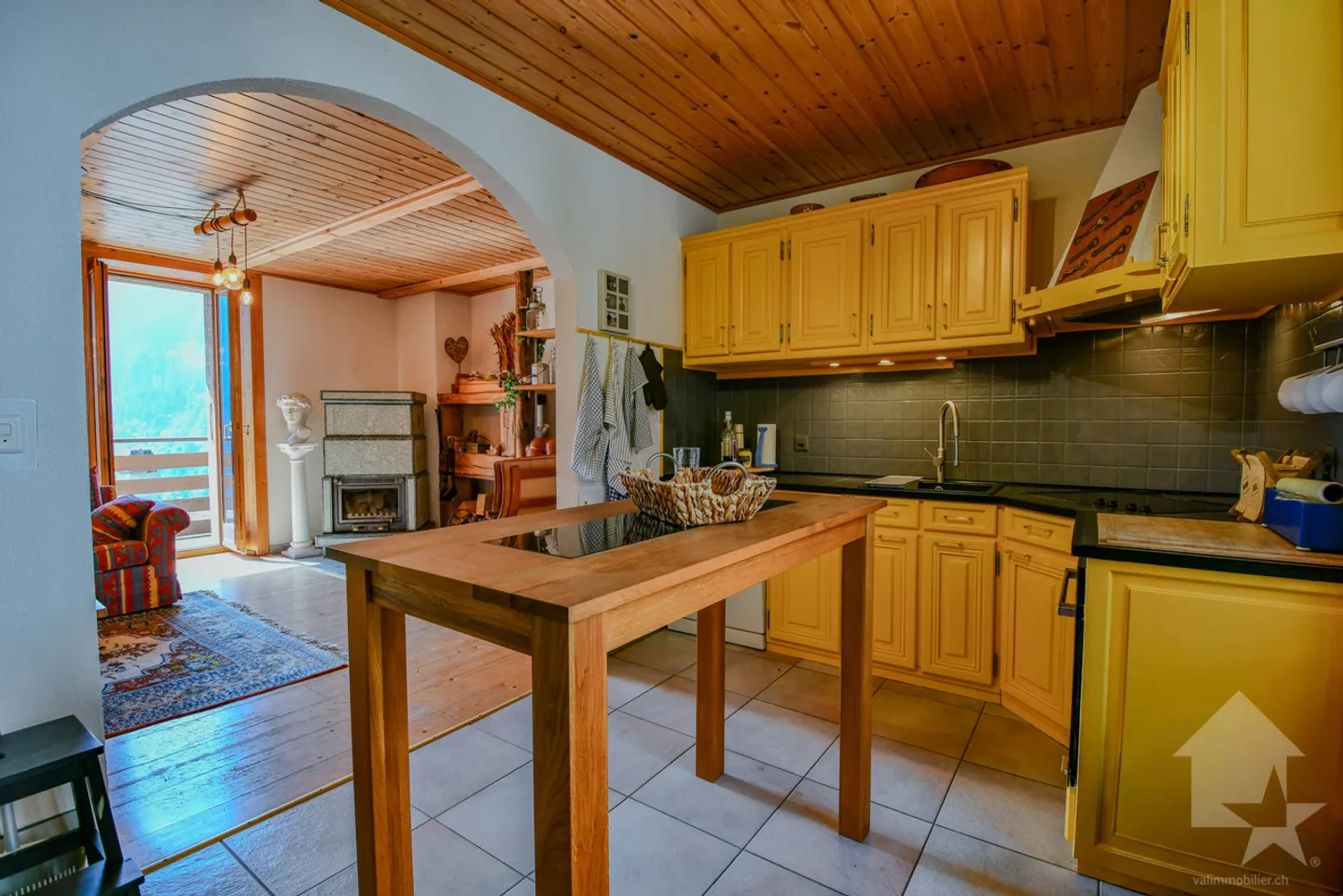 Rare on the market: a charming triplex in the heart of the Alps. - Photo 6 of 12