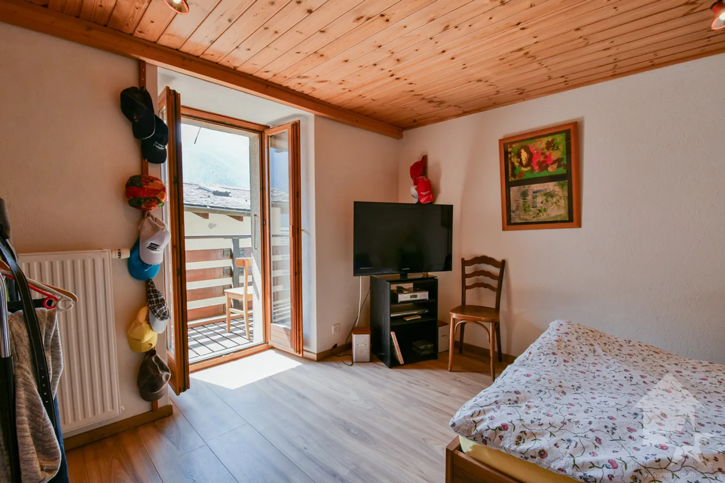 Rare on the market: a charming triplex in the heart of the Alps. - Photo 10 of 12