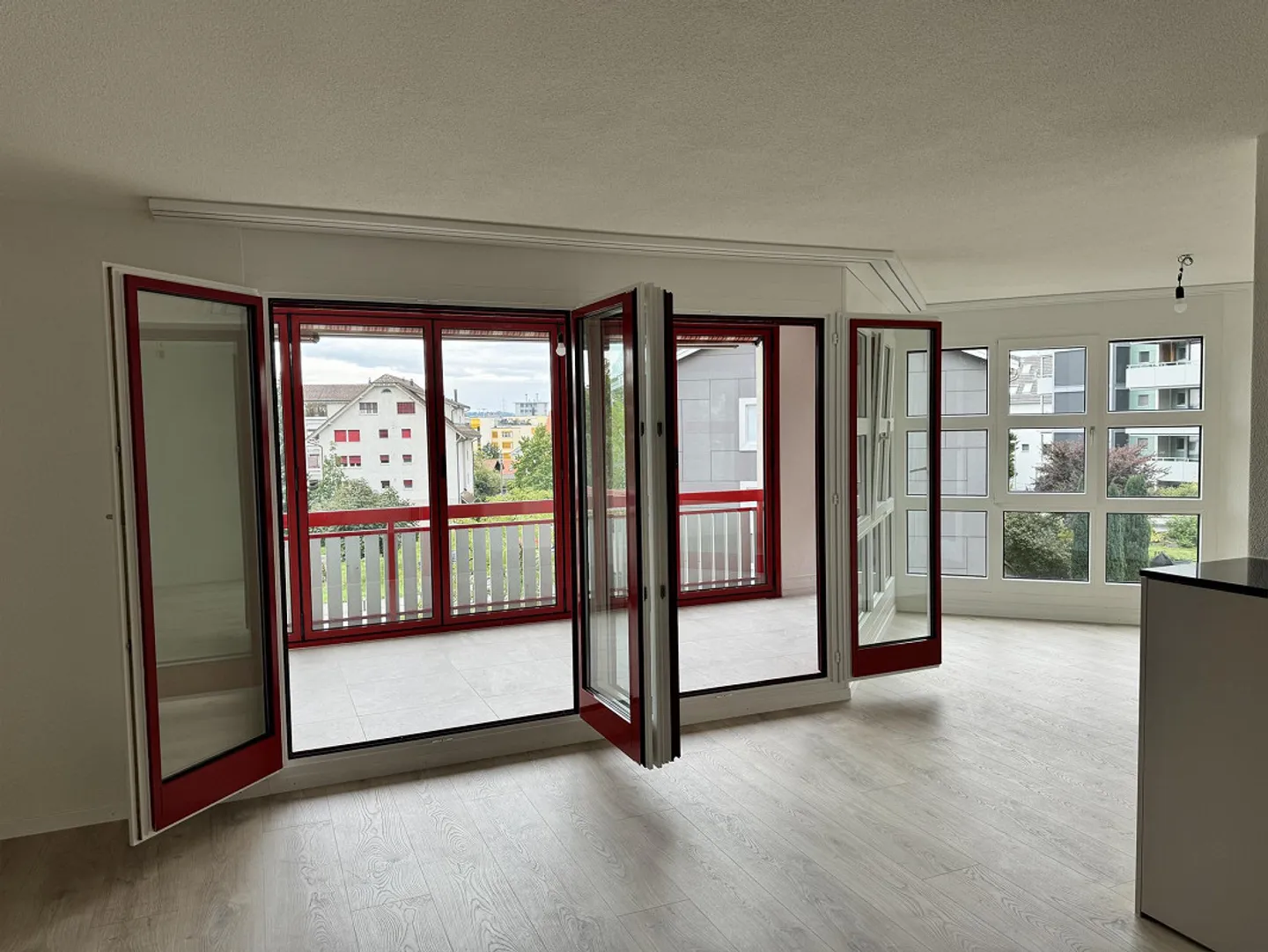 Appartamento centrale attraente di 4,5 stanze a Steinhausen - Foto 2 di 3