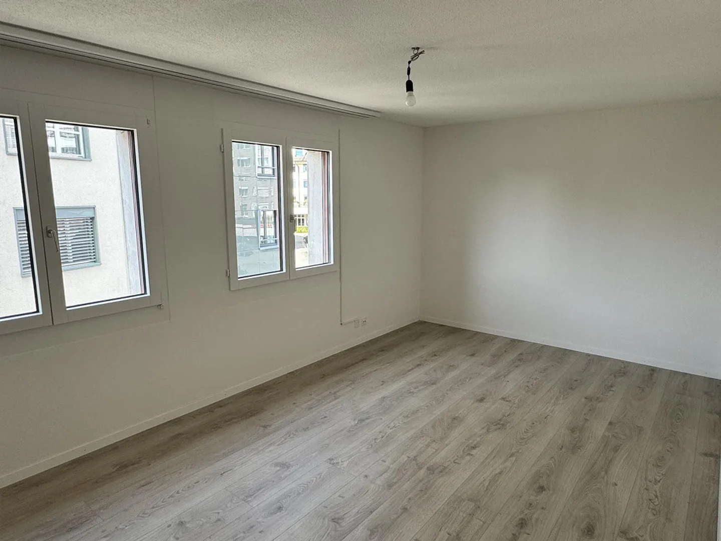 Appartamento centrale attraente di 4,5 stanze a Steinhausen - Foto 3 di 3