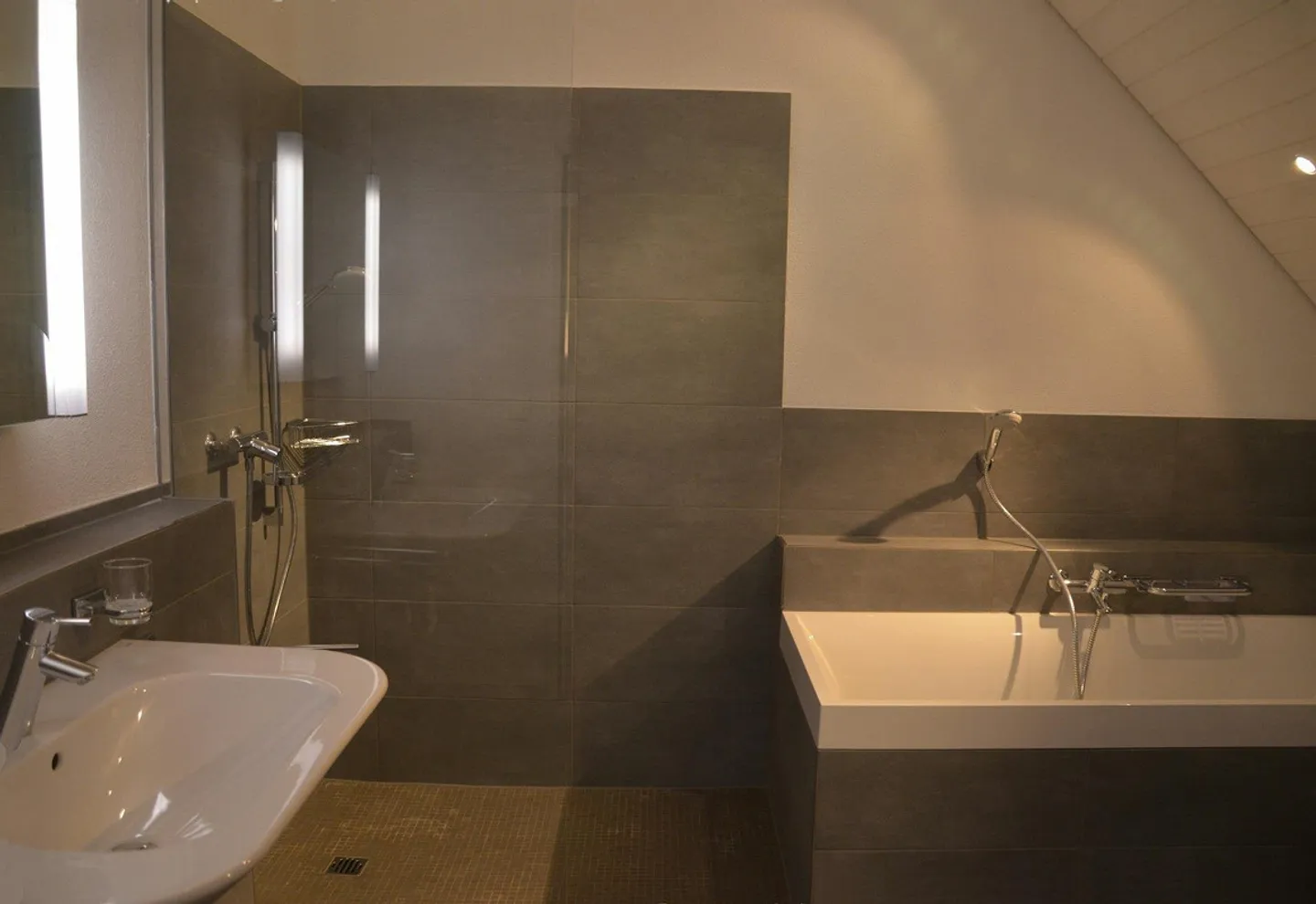 Appartement en maisonette moderne de 124 m² - Photo 5 sur 6