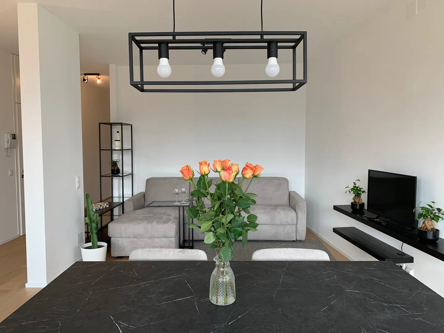 Ampio appartamento di 2,5 locali con balcone - Foto 2 di 13