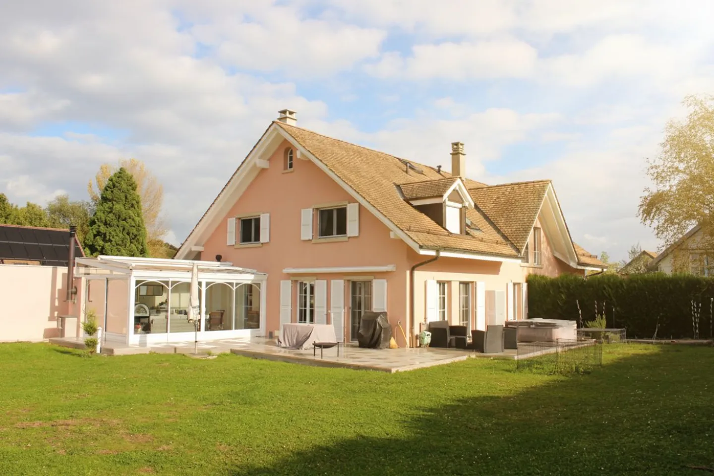 In affitto - Magnifica casa bifamiliare con 7,5 stanze nel cuore di Féchy - Foto 1 di 13