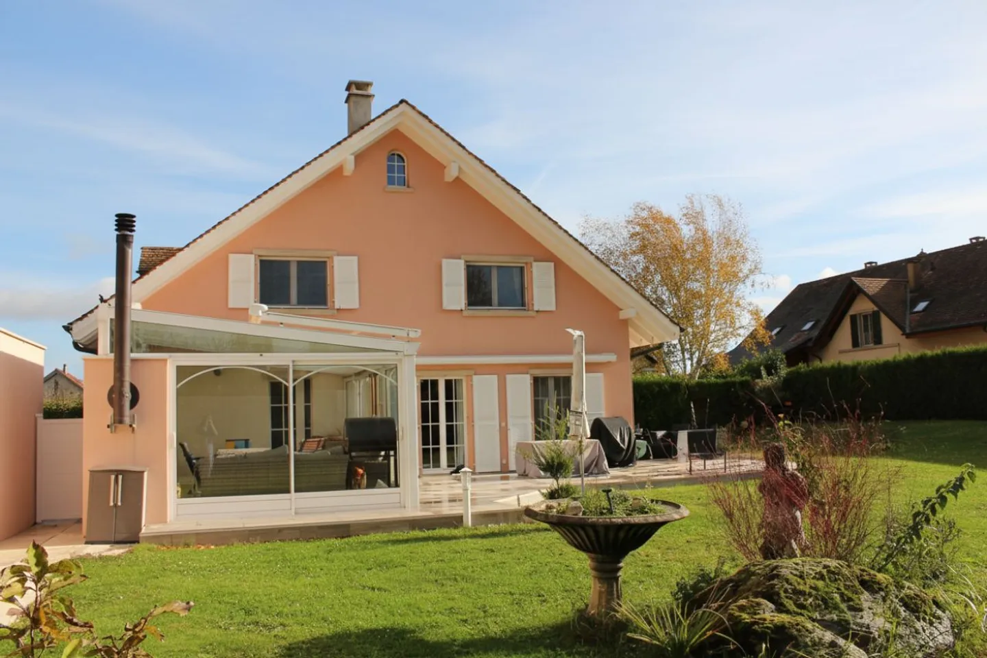 In affitto - Magnifica casa bifamiliare con 7,5 stanze nel cuore di Féchy - Foto 2 di 13