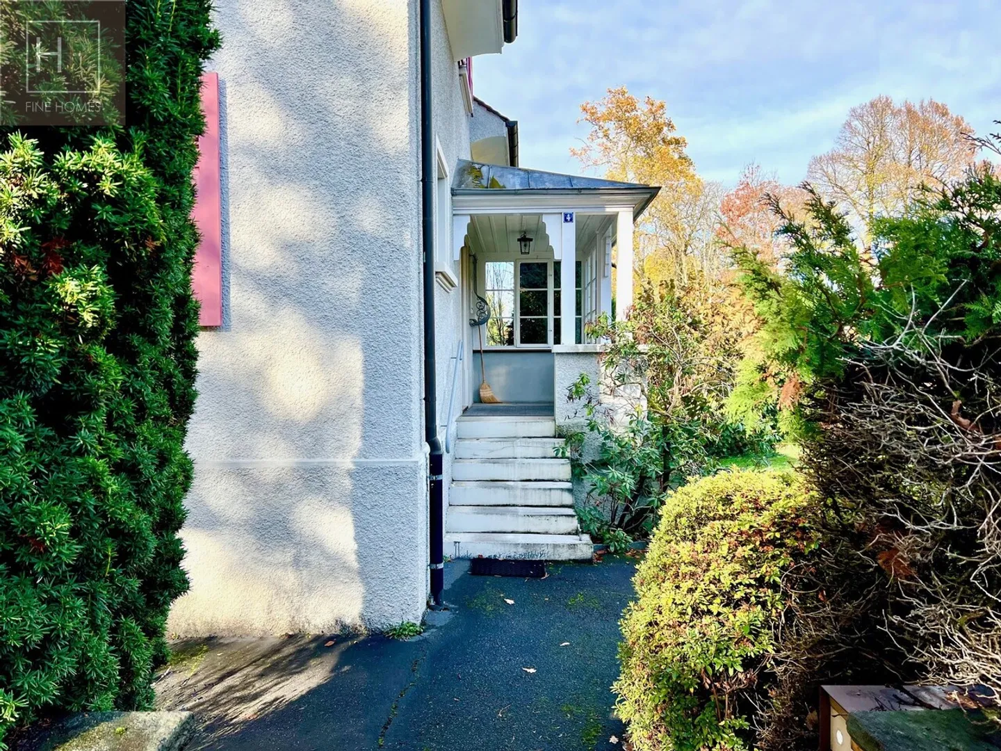 Unique single-family house for sale in Arlesheim. - Photo 40 of 43