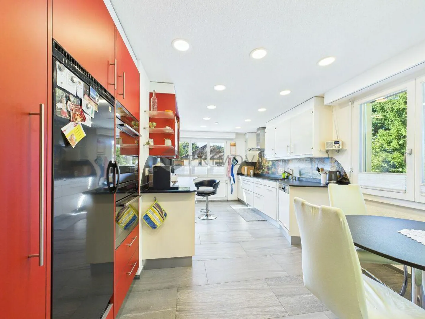 Ferien zu Hause - 5.5 Zimmer-Einfamilienhaus mit Pool und Sauna - Foto 3 von 12