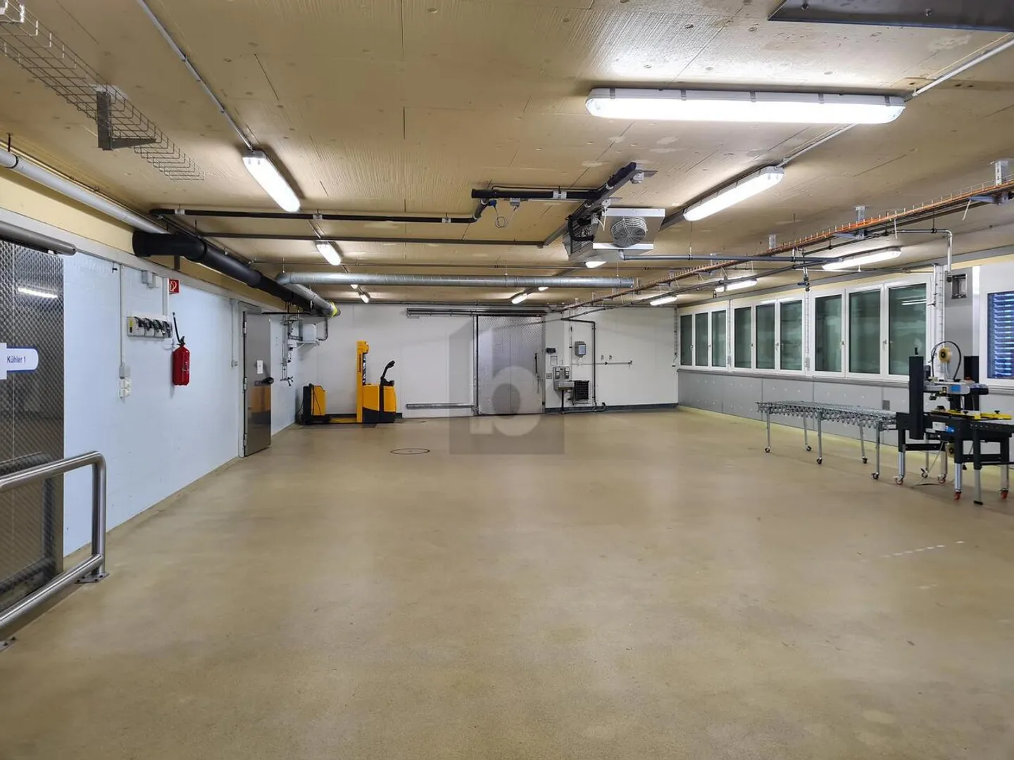 PRATIQUE ET CENTRAL, AVEC RAMPE DE CHARGEMENT IDÉALE - Photo 3 sur 4