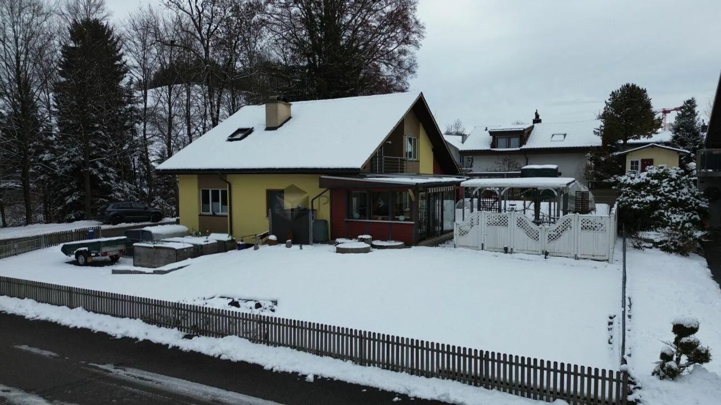 Ferien zu Hause - 5.5 Zimmer-Einfamilienhaus mit Pool und Sauna - Foto 11 von 12