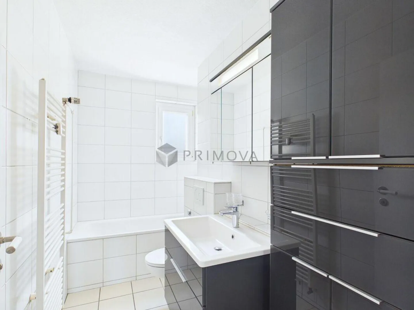 Enjoy living comfort in a central location - condominium seeks its equal! - Photo 6 of 6