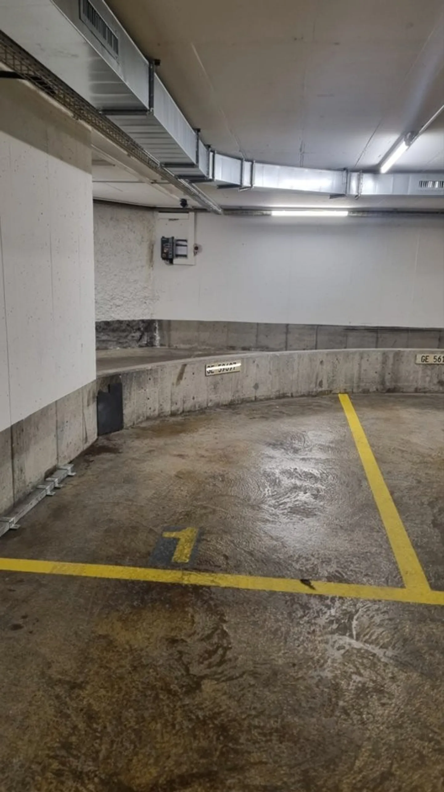 Parkplatz im Stadtzentrum von Genf - Foto 1 von 2