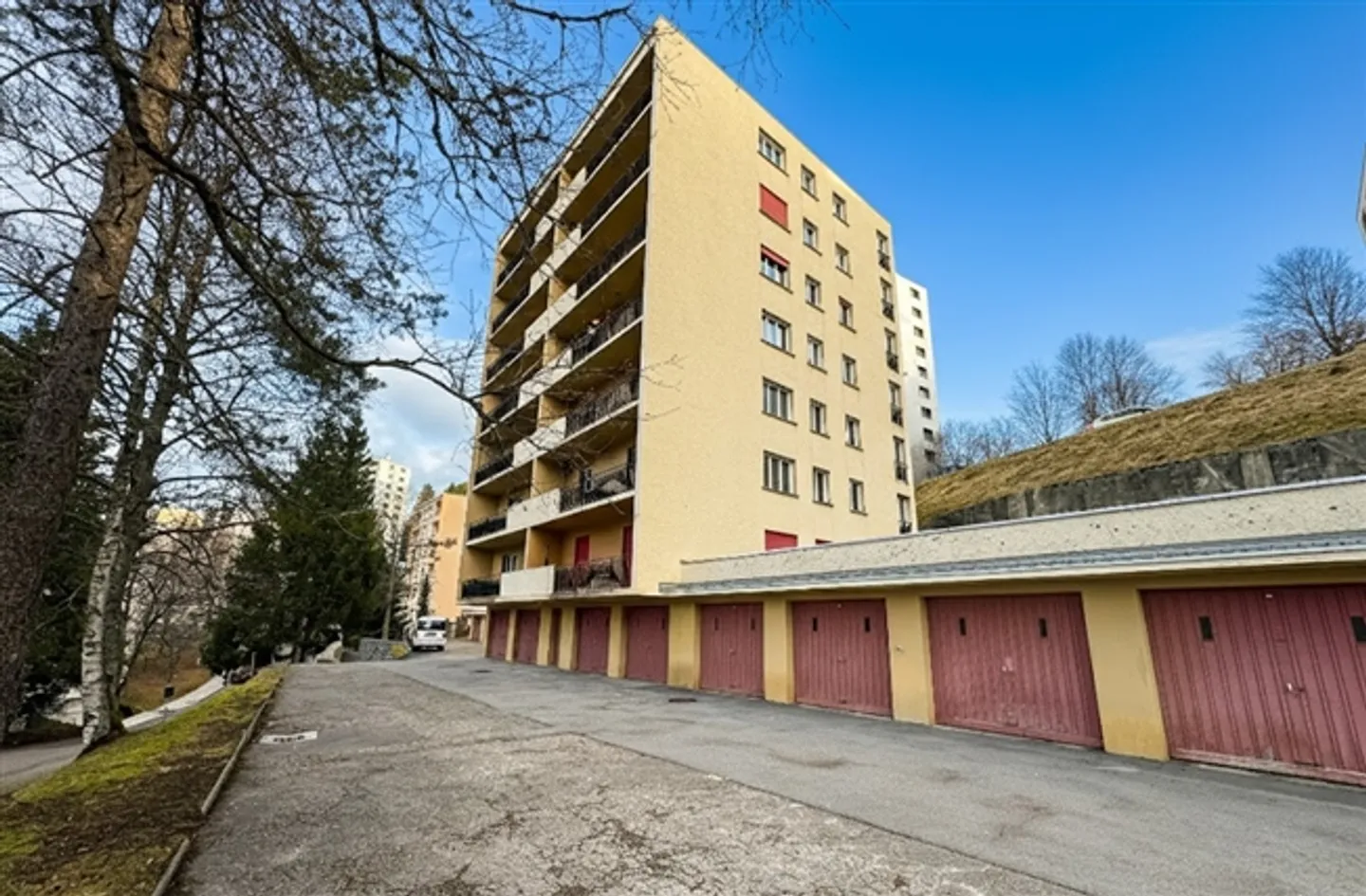 Outstanding, fully renovated 2.5-room apartment with balcony - Photo 1 of 5