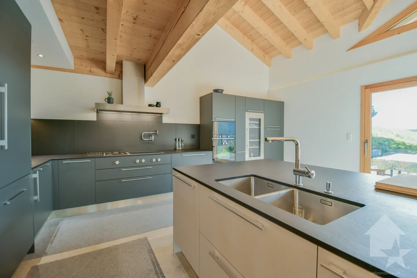 Splendide chalet de 275 m2 habitables au coeur de la nature - Photo 9 sur 25