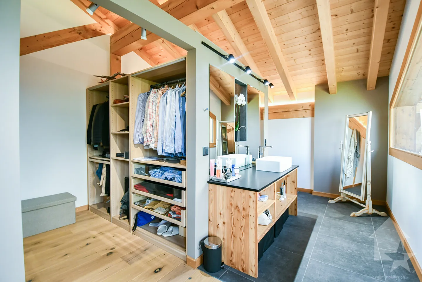 Splendide chalet de 275 m2 habitables au coeur de la nature - Photo 18 sur 25