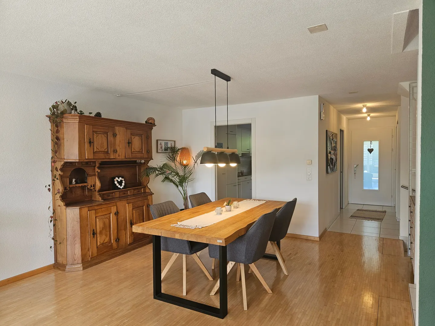 Family-Friendly Townhouse in Neuenegg - Photo 3 of 13