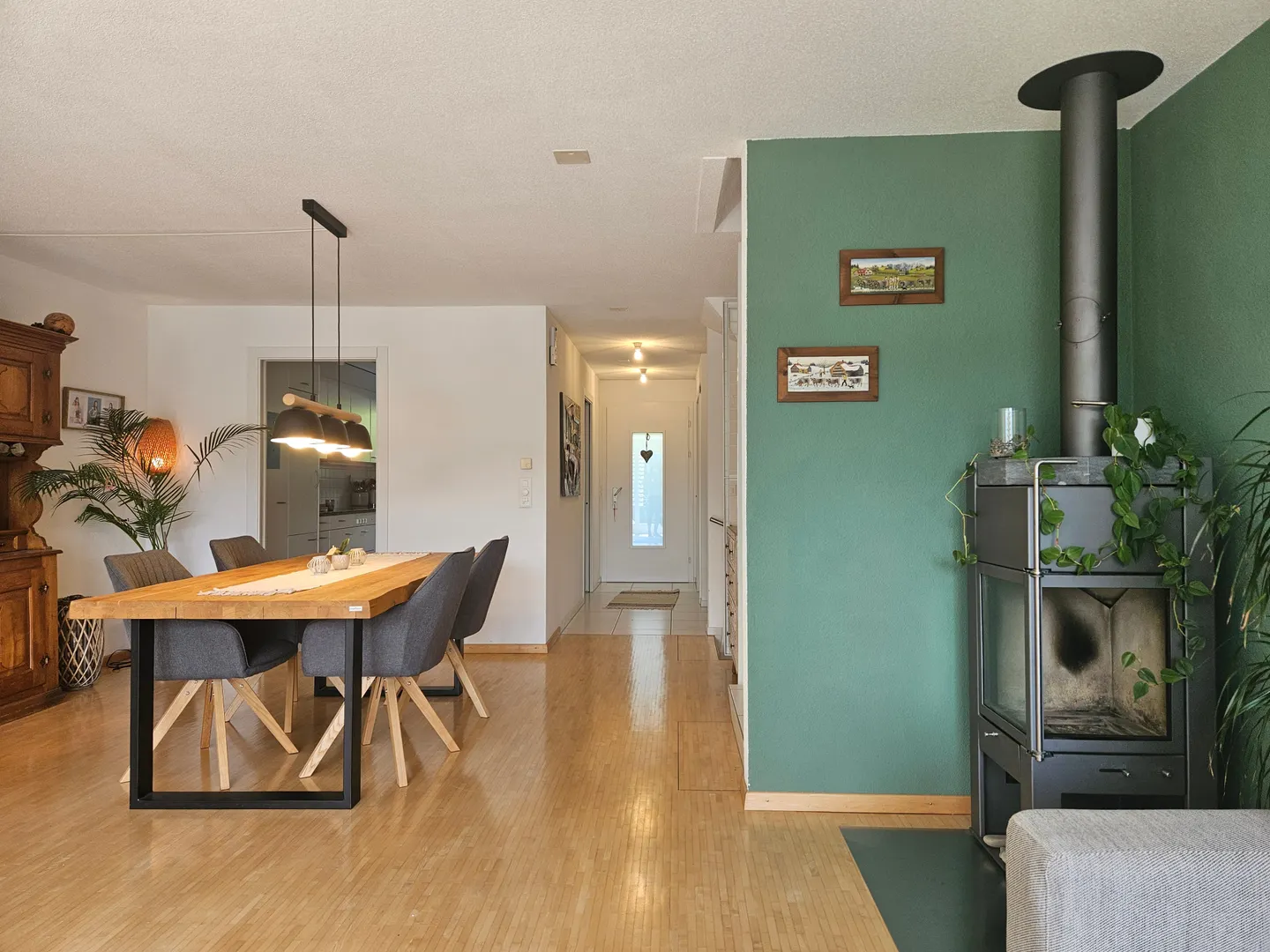 Family-Friendly Townhouse in Neuenegg - Photo 4 of 13