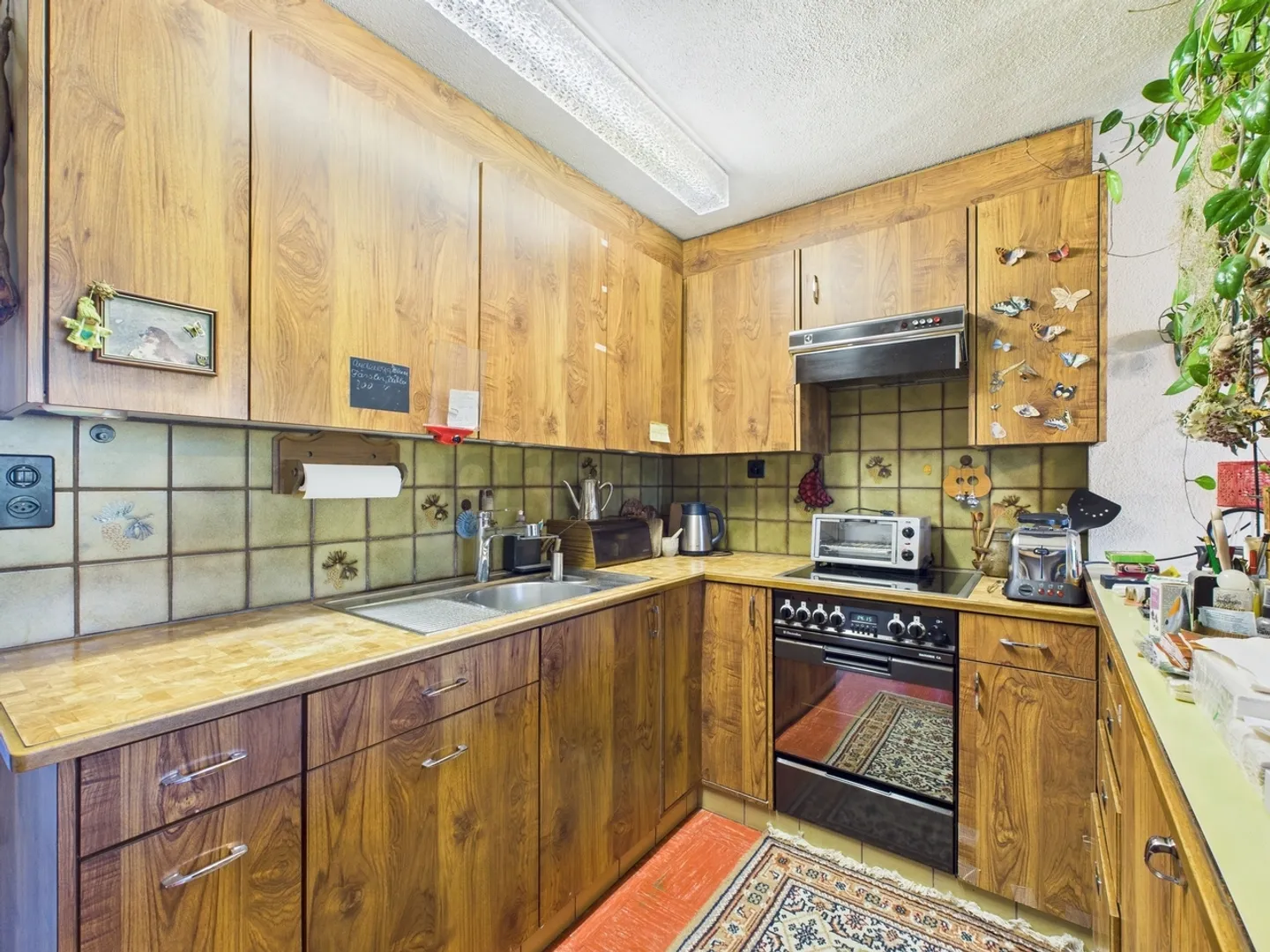 Idyllic End-of-Terrace House with Great Potential - Photo 6 of 12