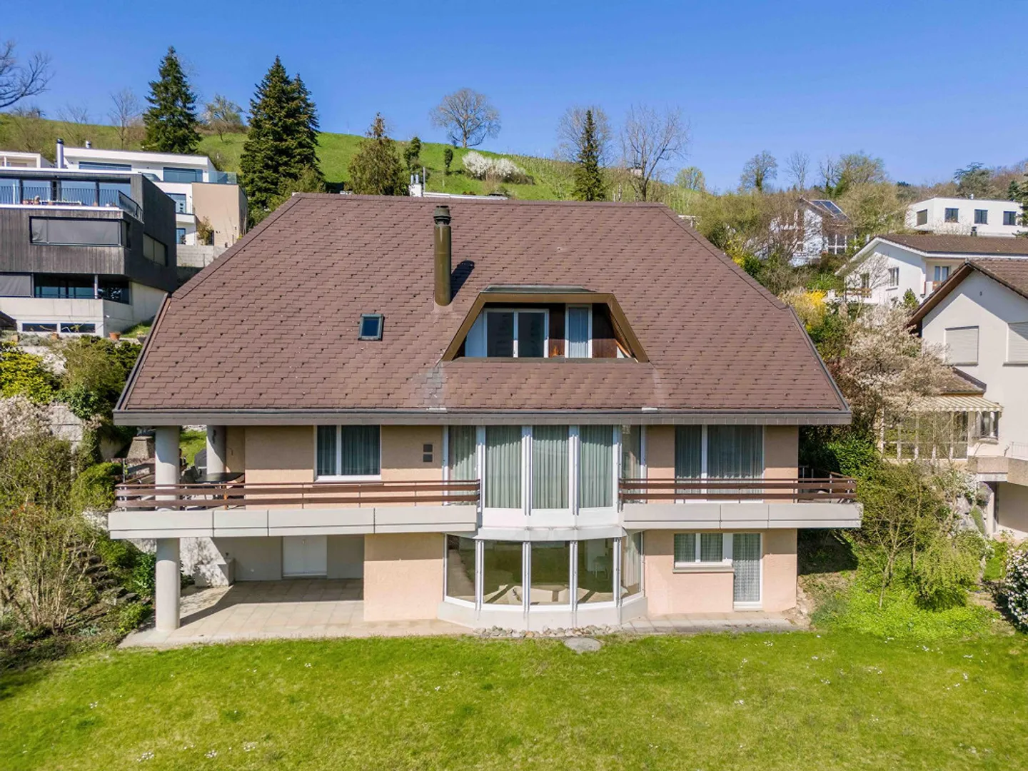 Spacious garden and fantastic views - Photo 1 of 13