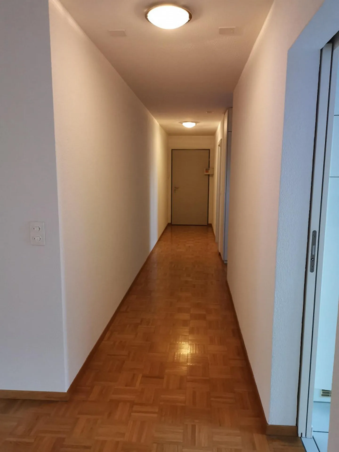 Moderno, luminoso appartamento di 3,5 locali in posizione tranquilla con vista sul verde - Foto 4 di 22