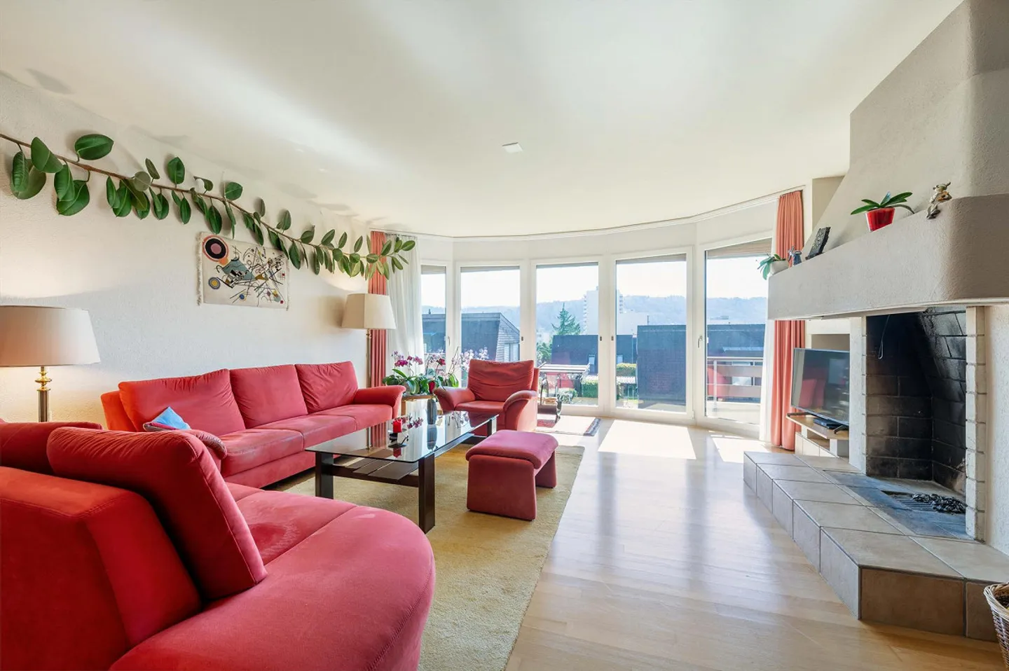 Spacious garden and fantastic views - Photo 2 of 13