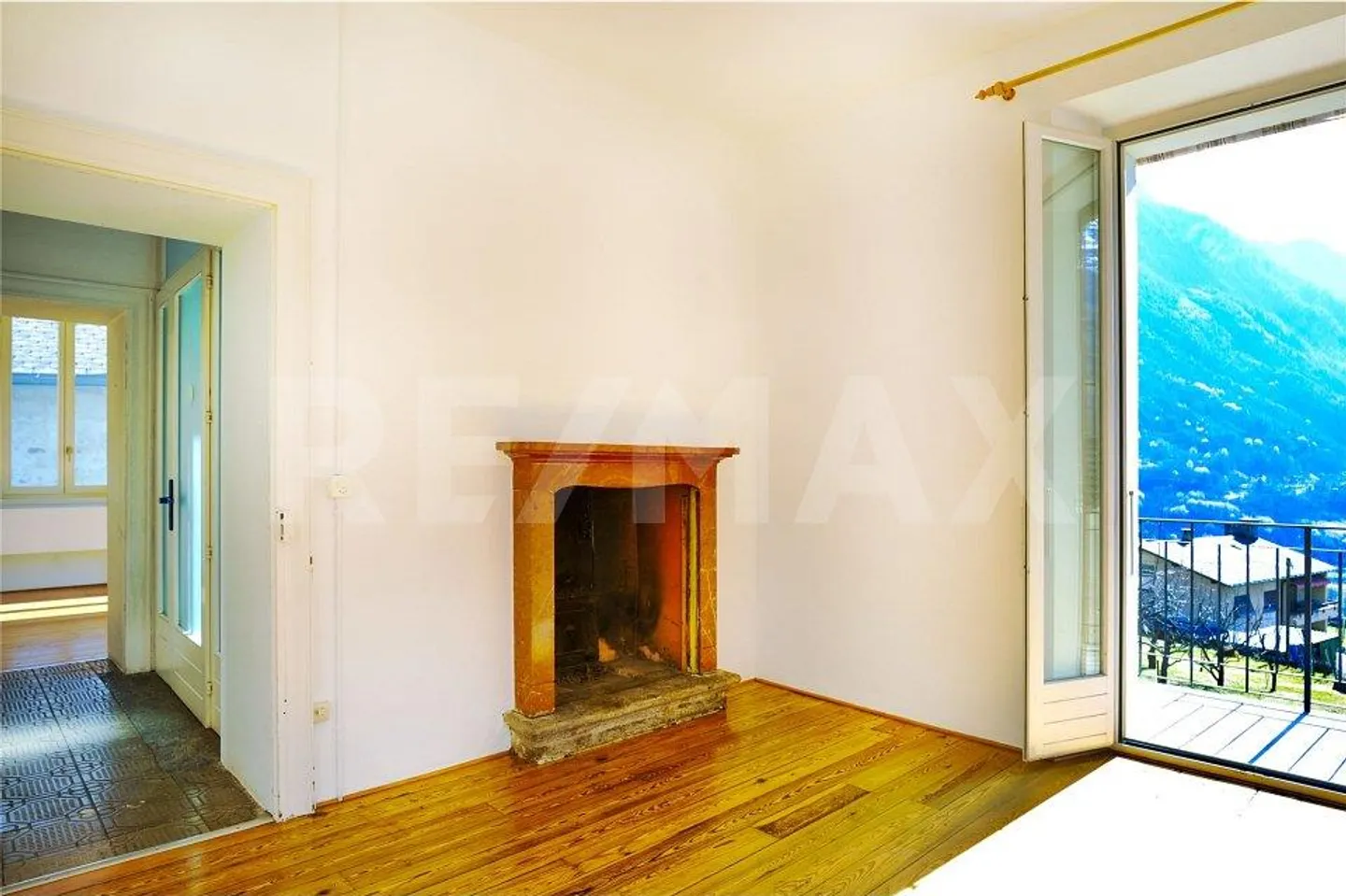 House with three apartments - Photo 8 of 13