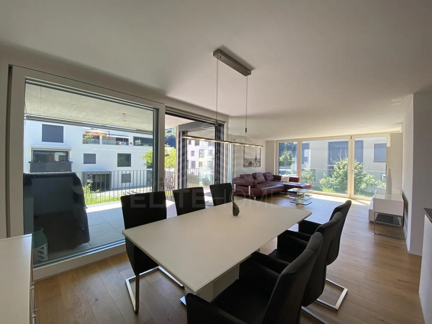 Appartamento moderno con balcone - Foto 4 di 14