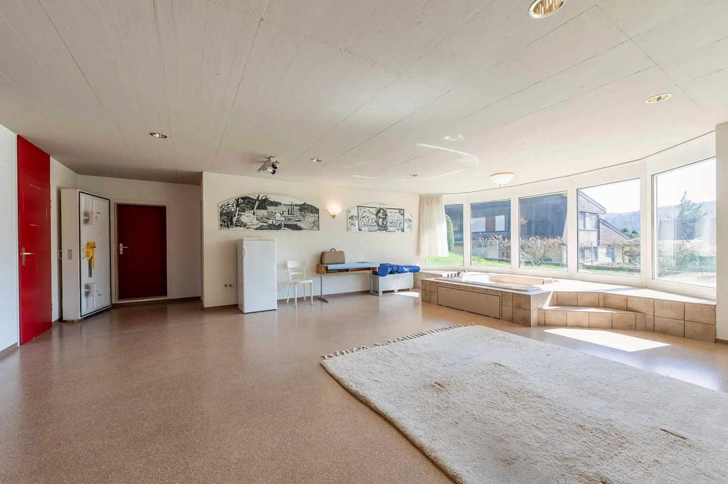 Spacious garden and fantastic views - Photo 9 of 13