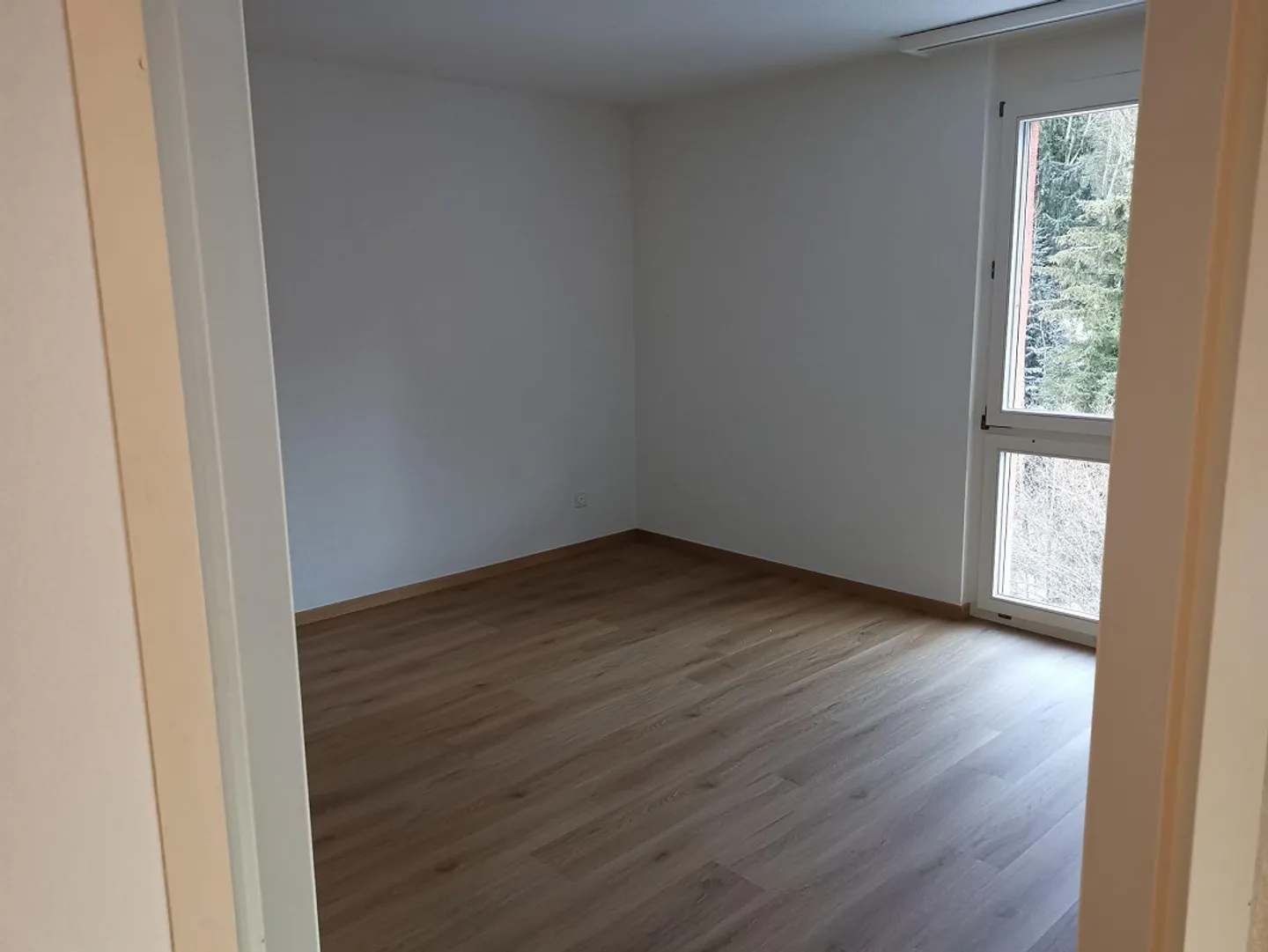 Moderno, luminoso appartamento di 3,5 locali in posizione tranquilla con vista sul verde - Foto 8 di 22