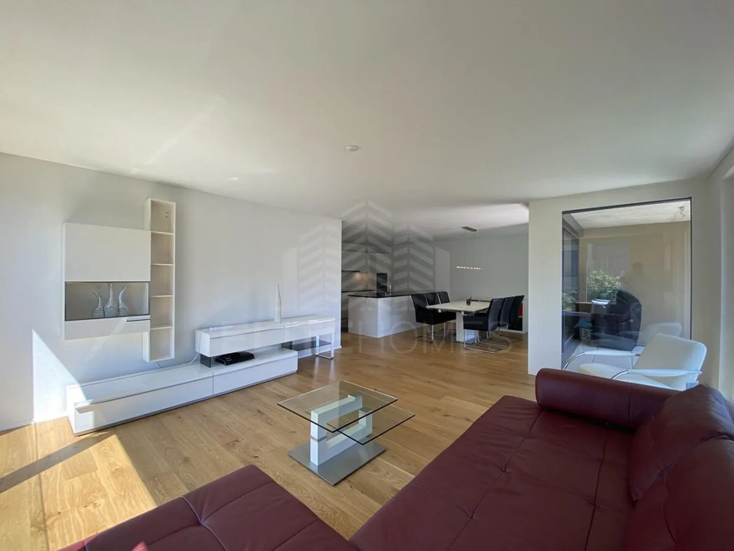 Appartamento moderno con balcone - Foto 3 di 14