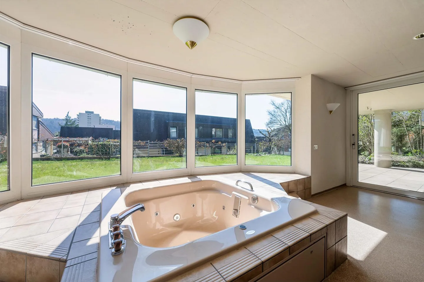 Spacious garden and fantastic views - Photo 10 of 13