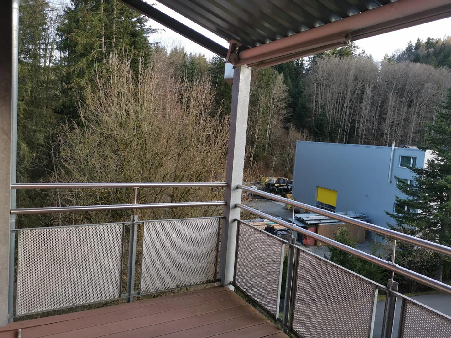 Moderno, luminoso appartamento di 3,5 locali in posizione tranquilla con vista sul verde - Foto 15 di 22