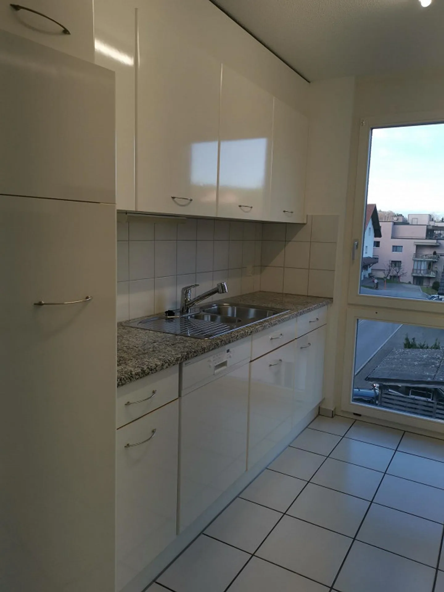 Moderno, luminoso appartamento di 3,5 locali in posizione tranquilla con vista sul verde - Foto 17 di 22