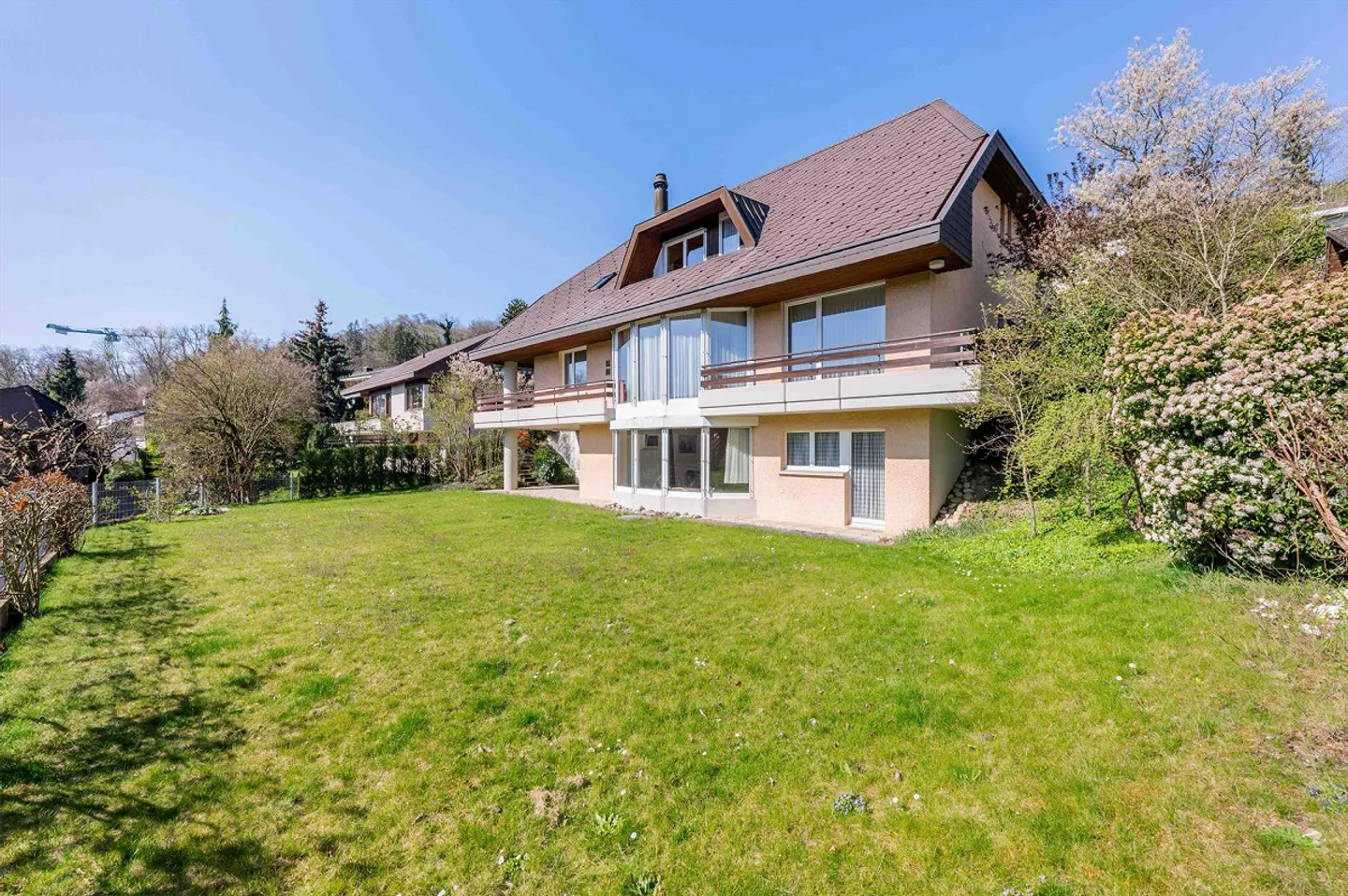 Spacious garden and fantastic views - Photo 11 of 13