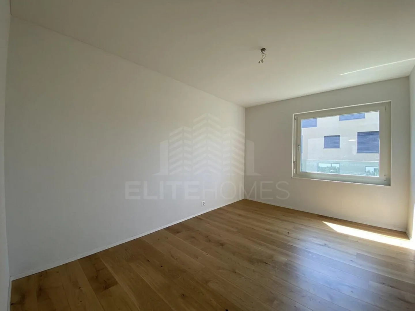 Appartamento moderno con balcone - Foto 8 di 14