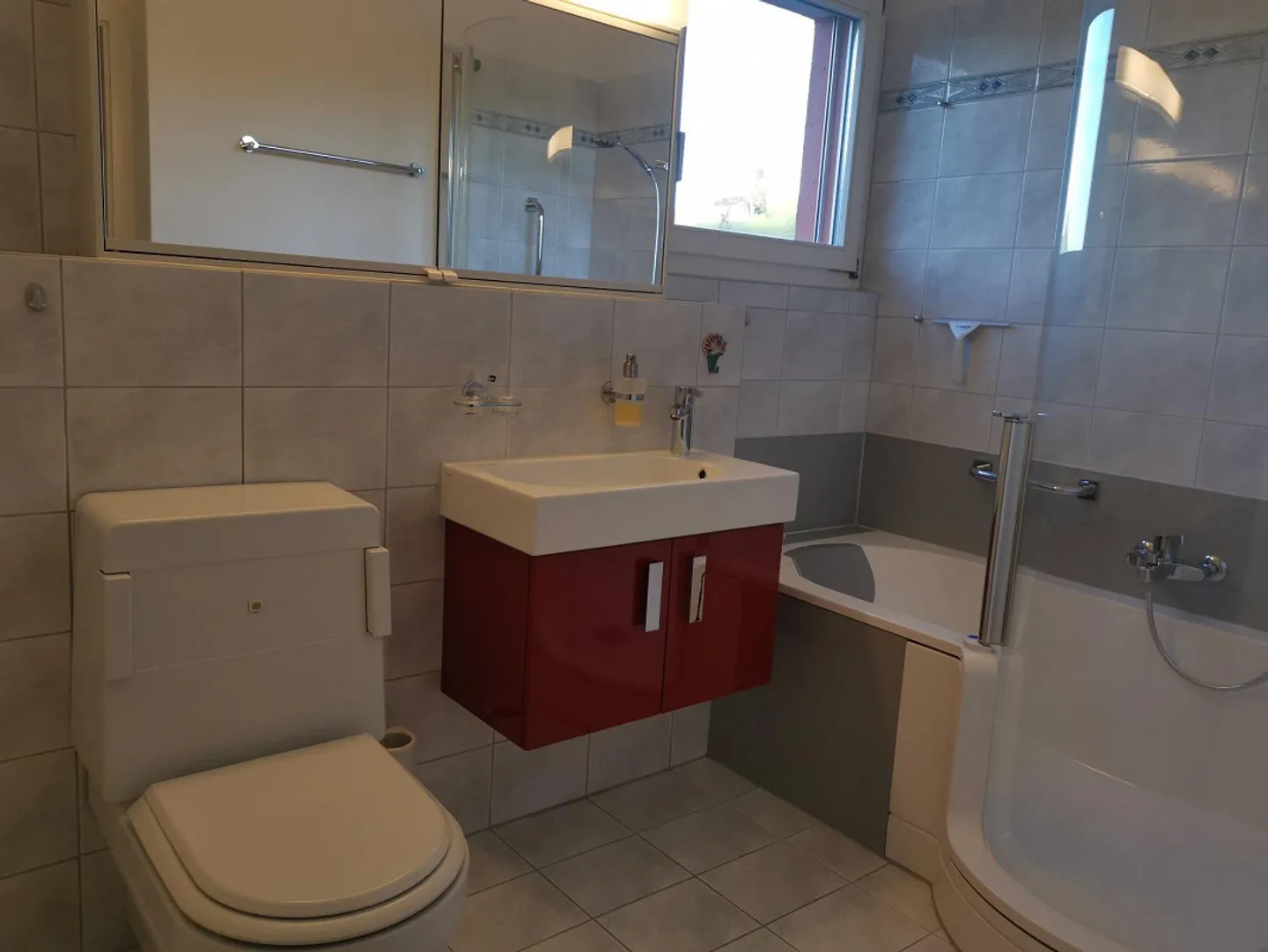 Moderno, luminoso appartamento di 3,5 locali in posizione tranquilla con vista sul verde - Foto 19 di 22