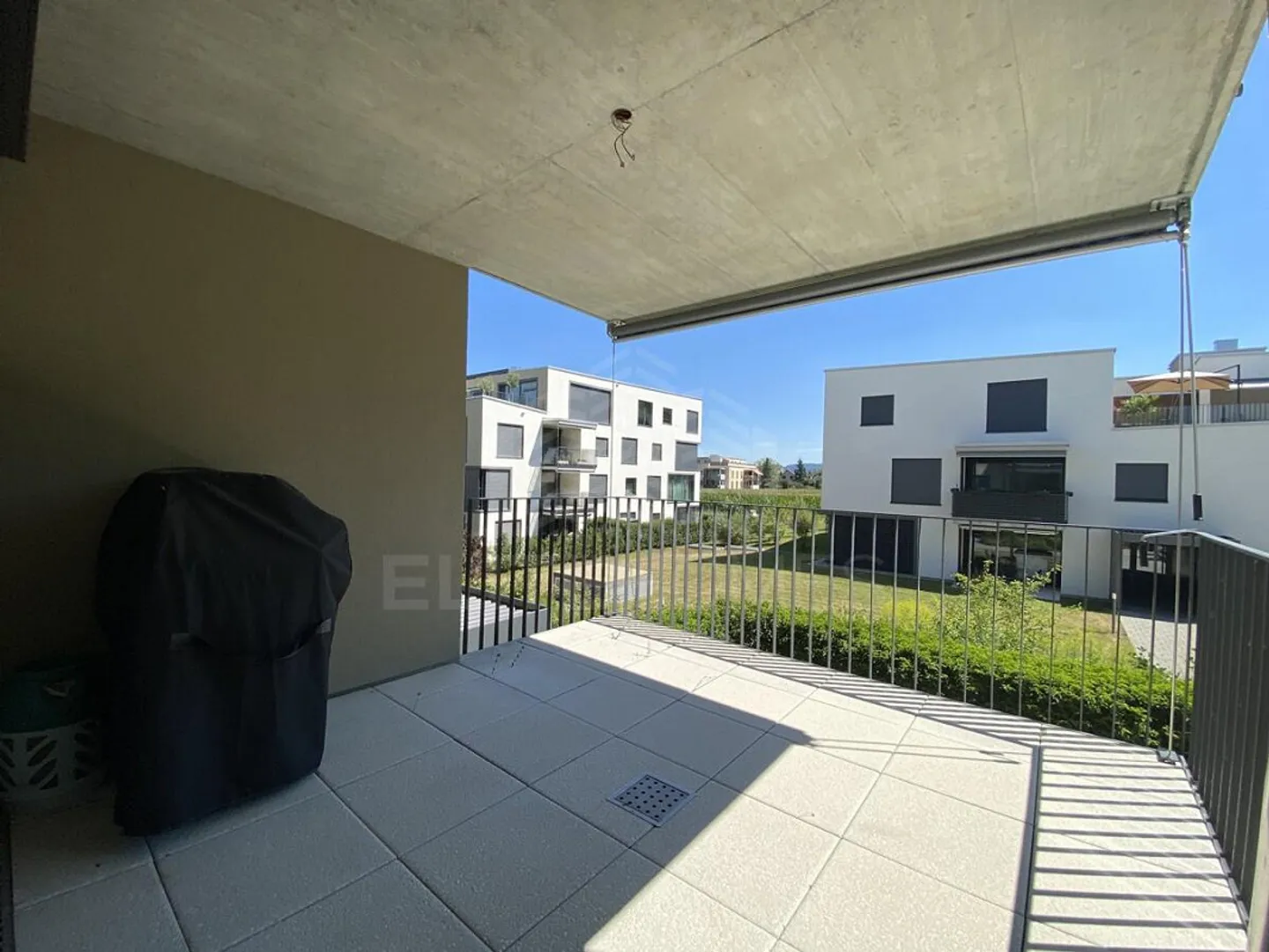 Appartamento moderno con balcone - Foto 14 di 14