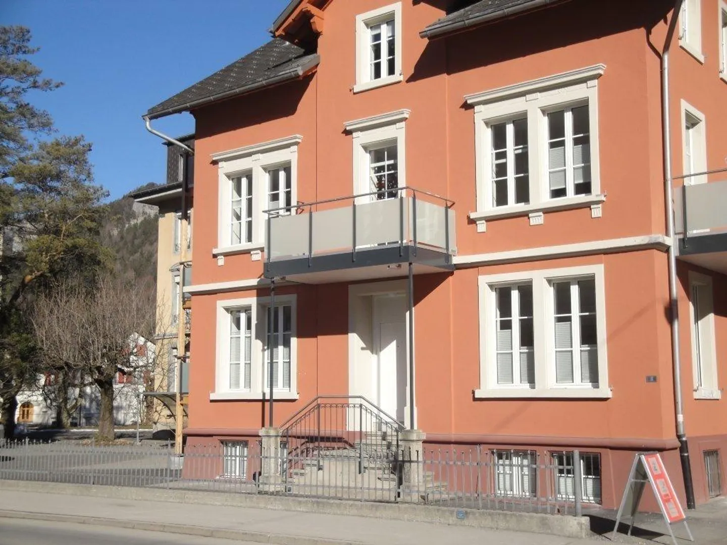 3 1/2 Room Apartment in the Center of Meiringen - Photo 1 of 16