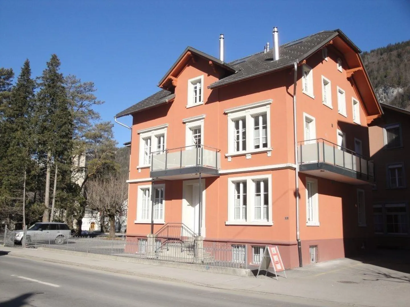 3 1/2 Room Apartment in the Center of Meiringen - Photo 3 of 16
